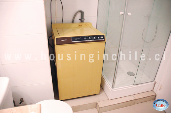 PF-AF2: Baño con lavadora de ropa
