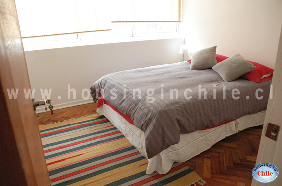 PF-TS: Dormitorio con ventanas hacia la calle