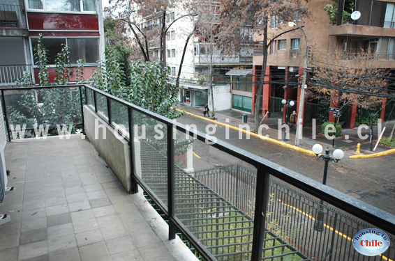 SH-CM: Terraza con vista hacia la calle