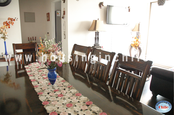 SH-ST: Vista desde el comedor hacia acceso a la cocina