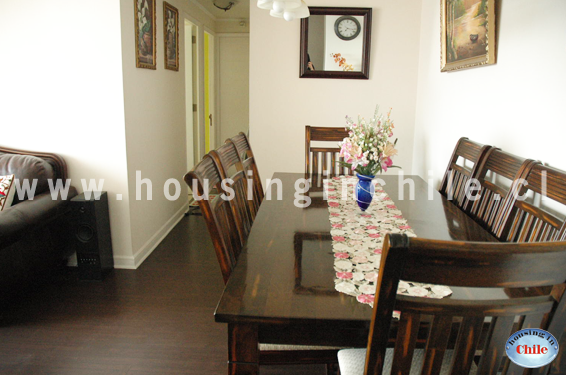 SH-ST: Vista desde el comedor hacia pasillo de habitaciones