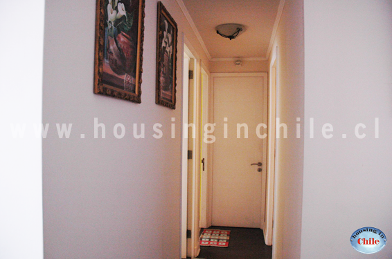 SH-ST: Pasillo hacia tres habitaciones en total (dos en arriendo/alquiler)