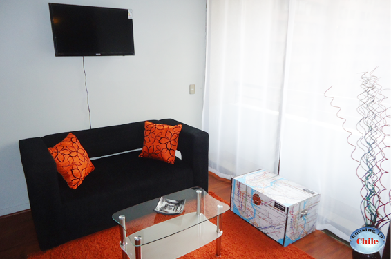 PF-RS2: Sala con TV y con acceso a pequeño balcon