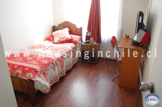 PF-SG: Habitacion single con baño privado en el pasillo