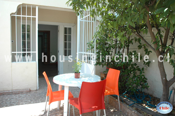 RE-JZ: Antejardin y terraza de la residencia