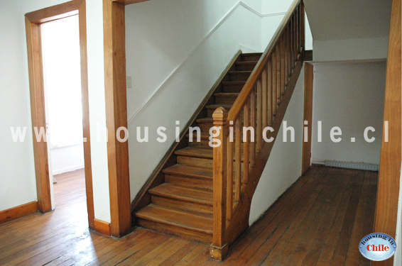 RE-JZ: Escalera al segundo piso