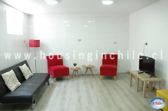 RE-JZ: Amplia sala de estar en el segundo piso