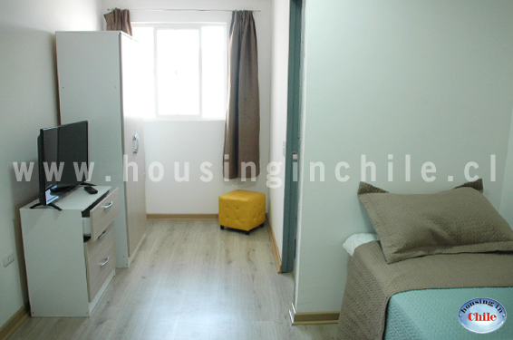 RE-JZ: Habitacion single tipo A con armario, cajonera y velador