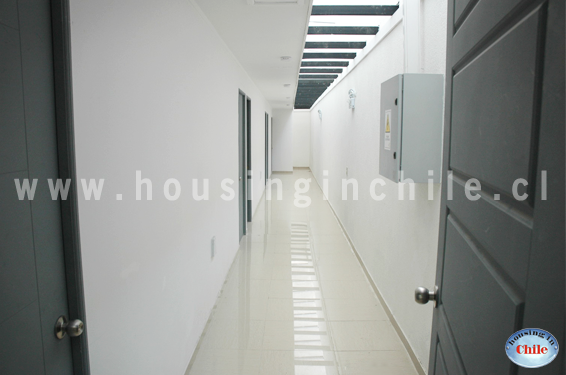 RE-JZ: Vista del pasillo hacia las 6 habitaciones del primer piso