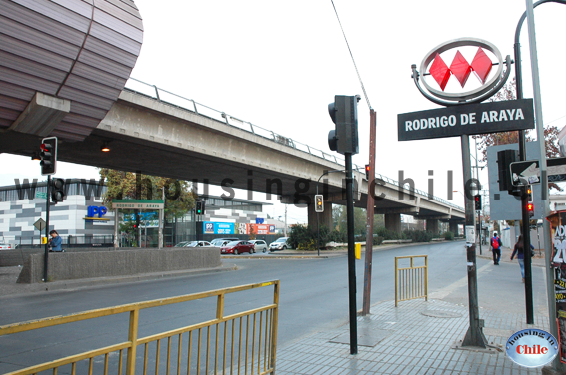 SH-BC: Edificio ubicado a una calle de estacion del Metro en linea 5
