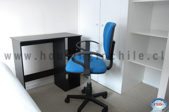 SH-BC: Posee pequeño escritorio