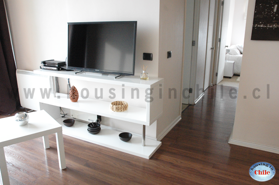 SH-BC: Vista desde sala hacia pasillo de habitaciones