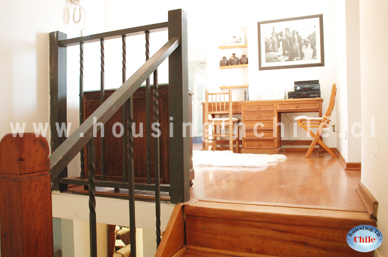 SH-CP: Escalera a segundo piso con habitaciones