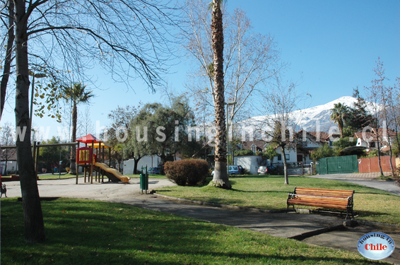 SH-CP: Plaza ubicada enfrente de la casa y con gran vista a Los Andes