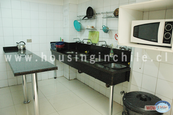 RE-AM: Kicthen with several washdishes