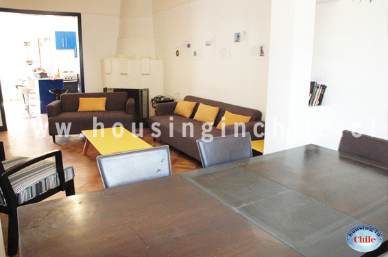 RE-AR: Lounge and dining areas