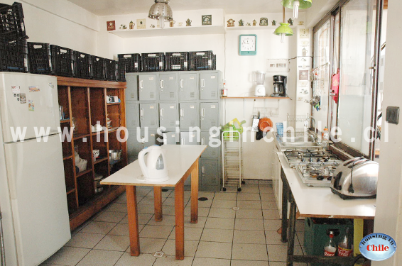 RE-EG: Access to a equipped kitchen (3 frigdes and lockers)