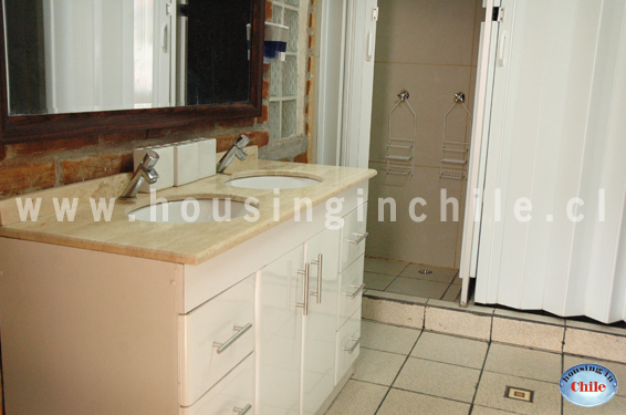 RE-EG: Shared bathroom in the first floor (3 showers)