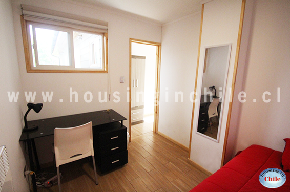 RE-GS1: Single room 5 with shared bathroom