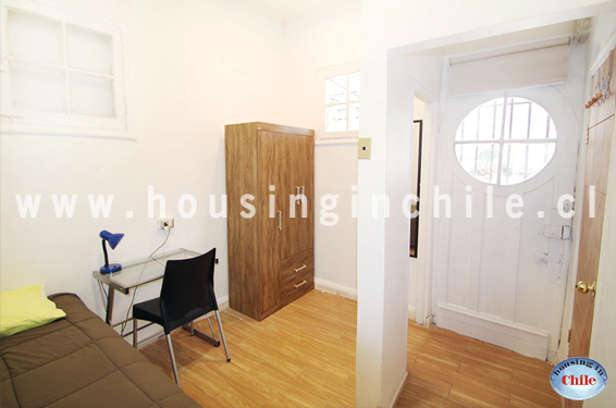 RE-GS1: Single room 12 with shared bathroom