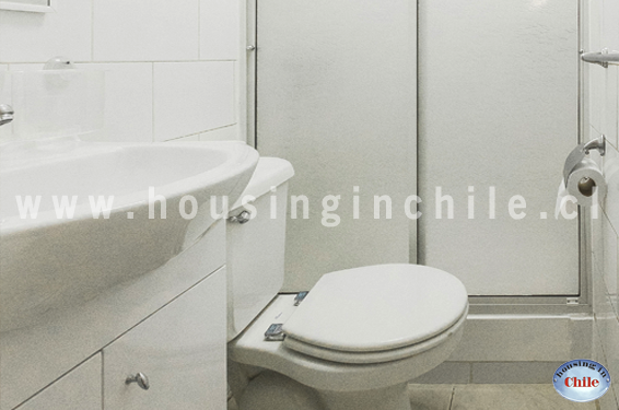 RE-RY: Shared bathroom 1 with shower