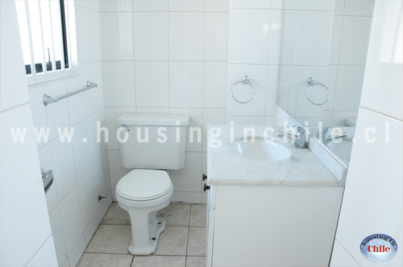 RE-RY: Half private bathroom of room number 4