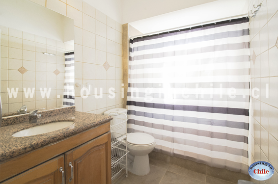 RE-RY: Shared bathroom 3 located in the second floor