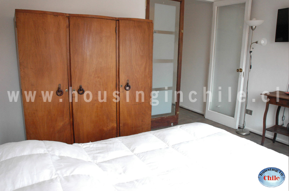 SH-MB: Single room 1 with a vintage wardrobe