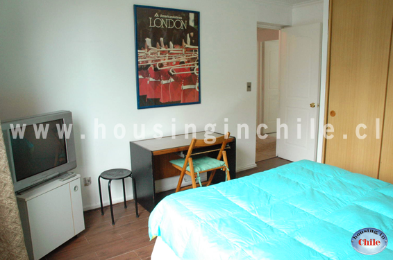 SH-MB: Single room 3 with cable TV, desk and chair